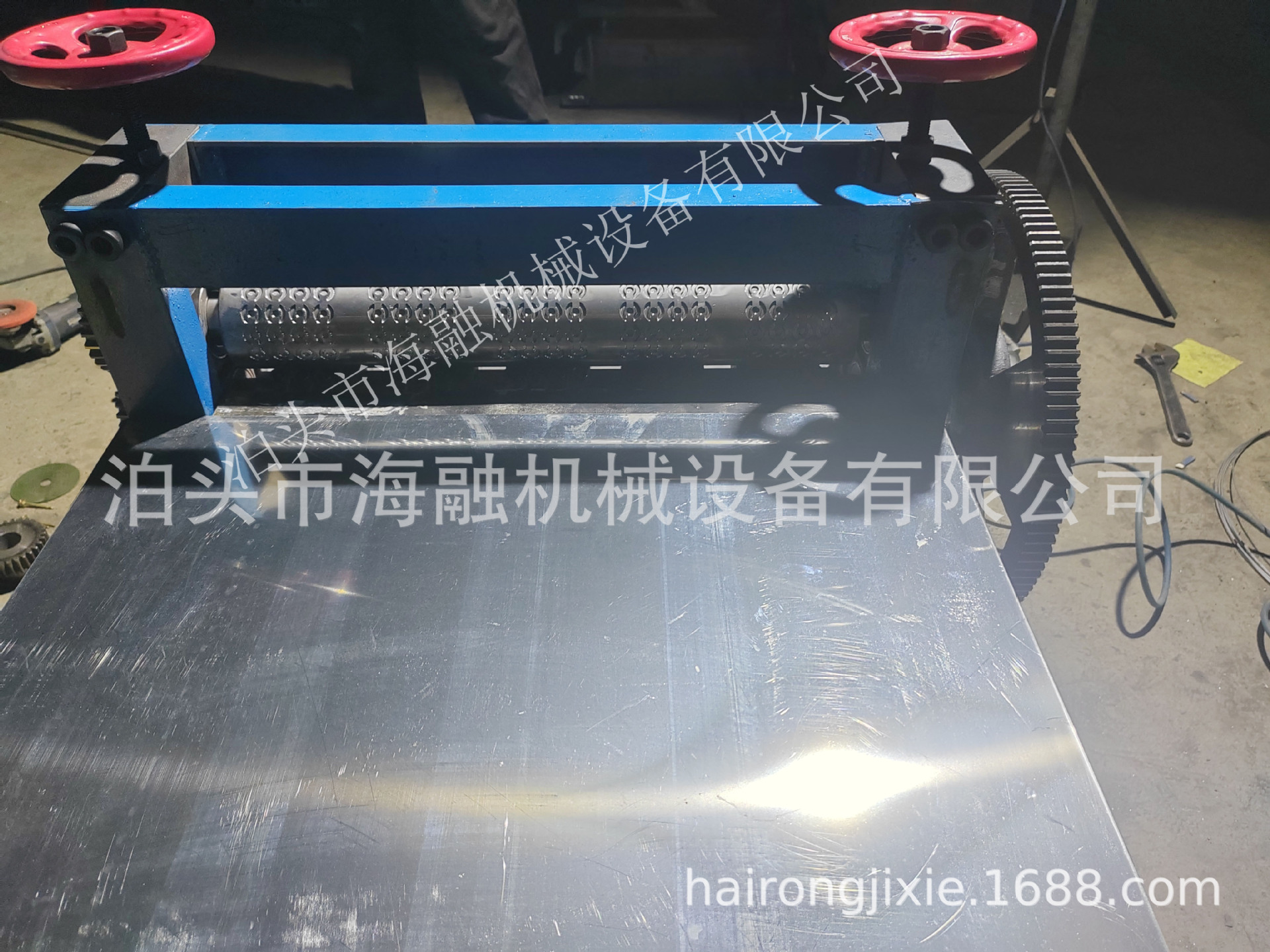 供应烧纸滚花机 烧纸模具 烧纸压花机 海融机械实体厂家