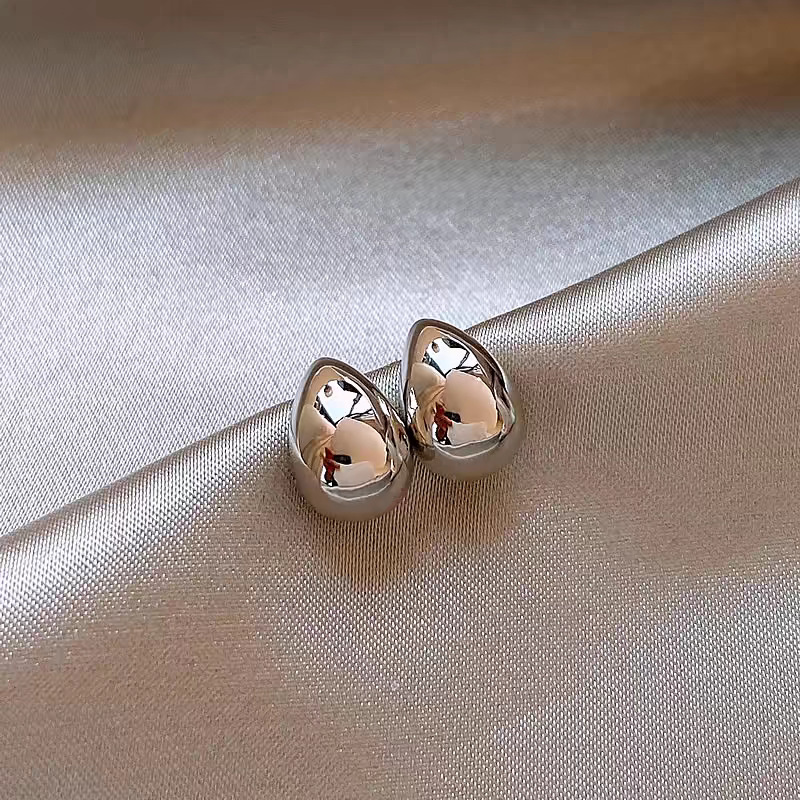 39 # Silver drop-shaped curved bean earrings