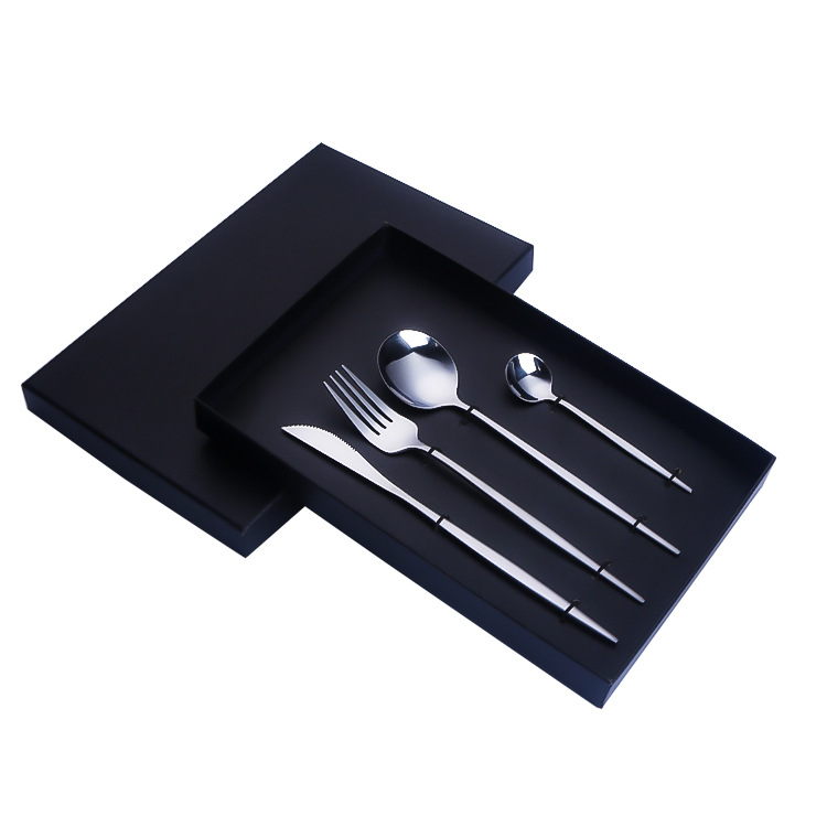 Cuchillo, tenedor y cuchara portugueses al por mayor transfronteriza traje de acero inoxidable Chapado en titanio de oro vajilla occidental cuchillo de carne y tenedor conjunto de 4 piezas