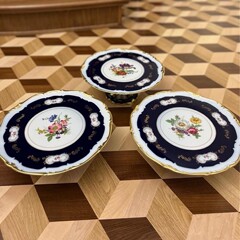 レトロなコバルトの青いケーキの皿は手作りします。