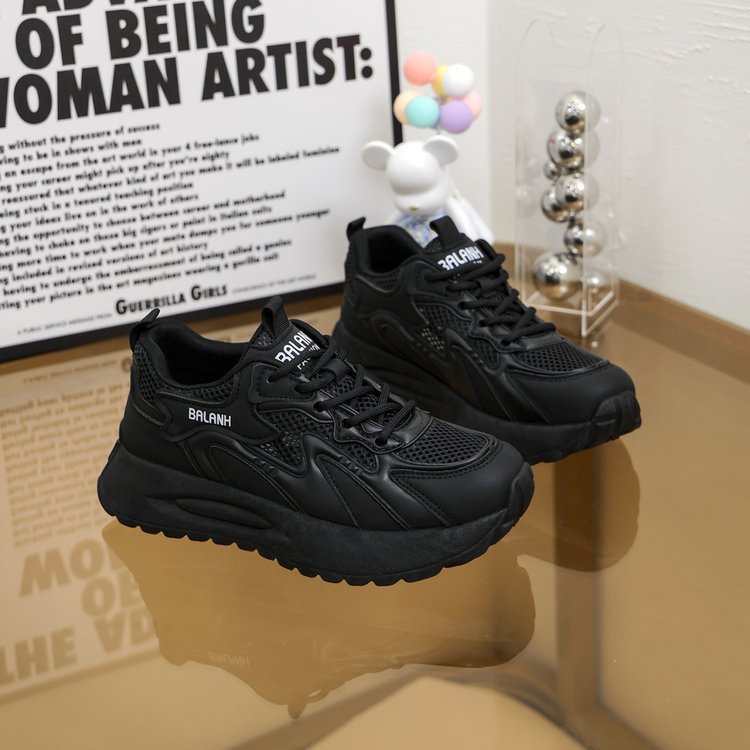 Trendy White Sneakers 2024 Summer New Breathable Soft Sole Running High-End Dad Shoes For Women_vogvips.com