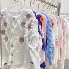 2025秋冬新款加厚棒针开衫女圆领小清新钩花宽松毛衣外套女装批发