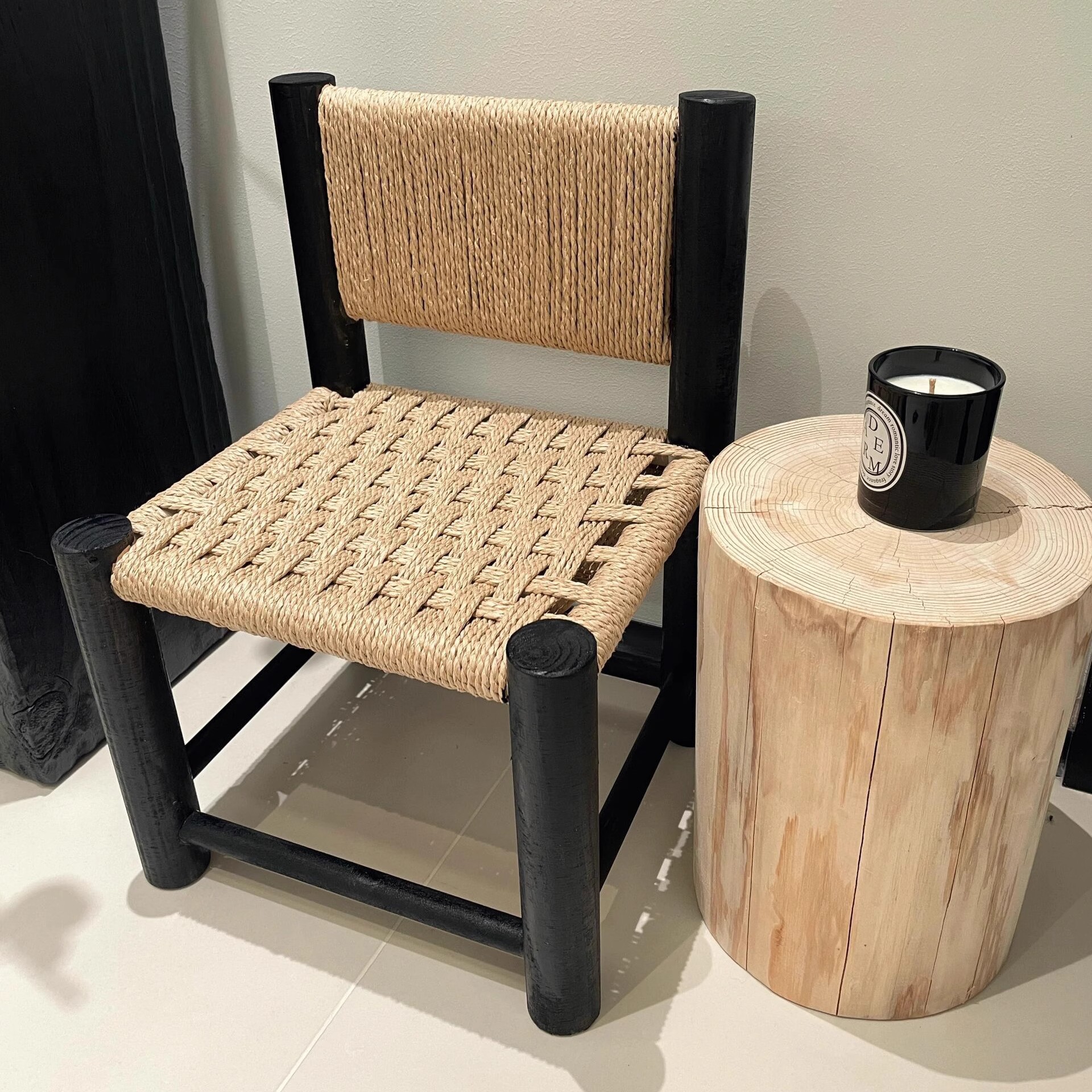 Taburetes de madera sólida retrógrados pequeños taburetes de cambio de zapatos simple asiento familiar moderno taburetes de alto valor de cara pequeñas patatas dulces