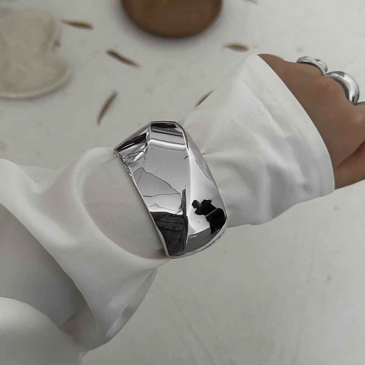 欧美braclet设计感不规则波浪宽手环跨境夸张ins金属光面弹簧手镯 欧美braclet设计感不规则波浪宽手环跨境夸张ins金属光面弹簧手镯