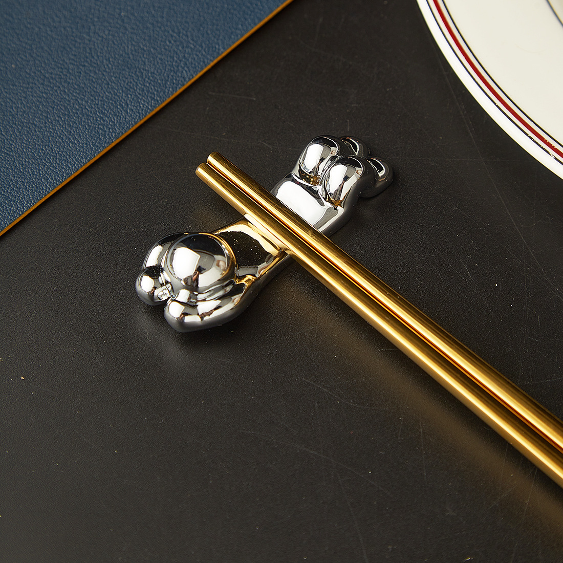 Creative Animal Leaning Chopstick Holder Metal Public Chopstick Rest Japanese Chopstick Pillow With Spoon Spoon Rest Hotel Table