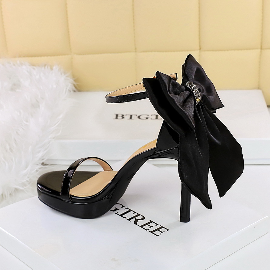 7252-H102M European And American Ultra-high Heel Elegant Patent Leather Open-toe Sexy Platform Sandals With Large Bow_vogvips.com