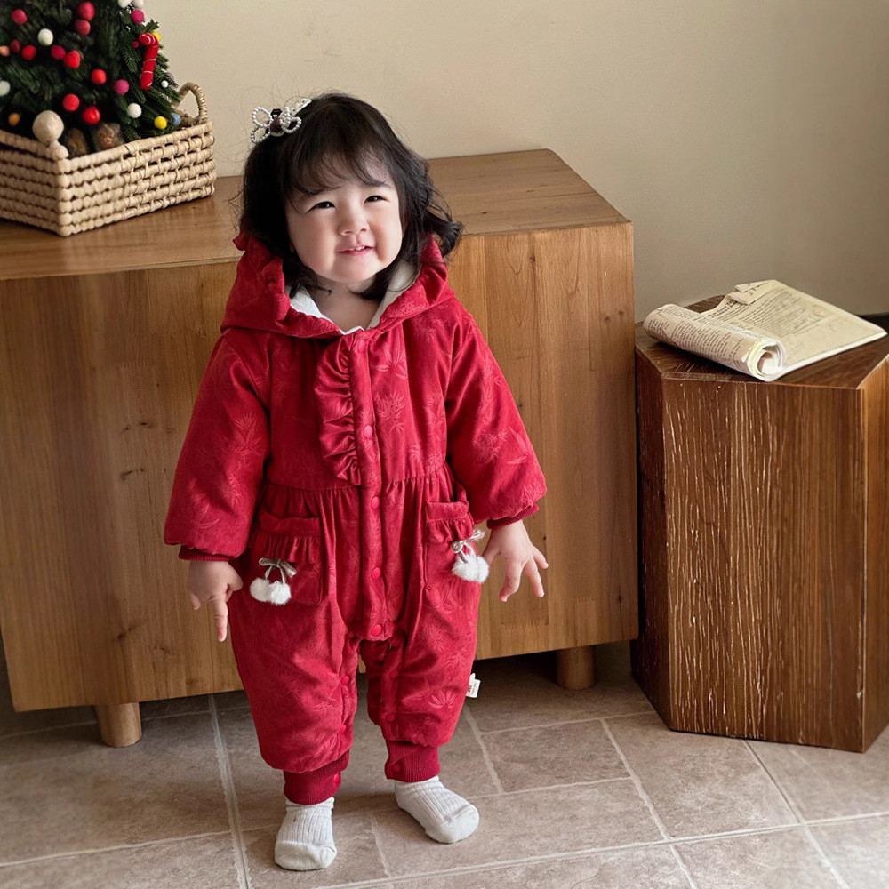 2024 nuevo producto de invierno mono de bebé lindo bolsillo de cereza grueso cálido y cómodo vestido de salida con capucha mamelero