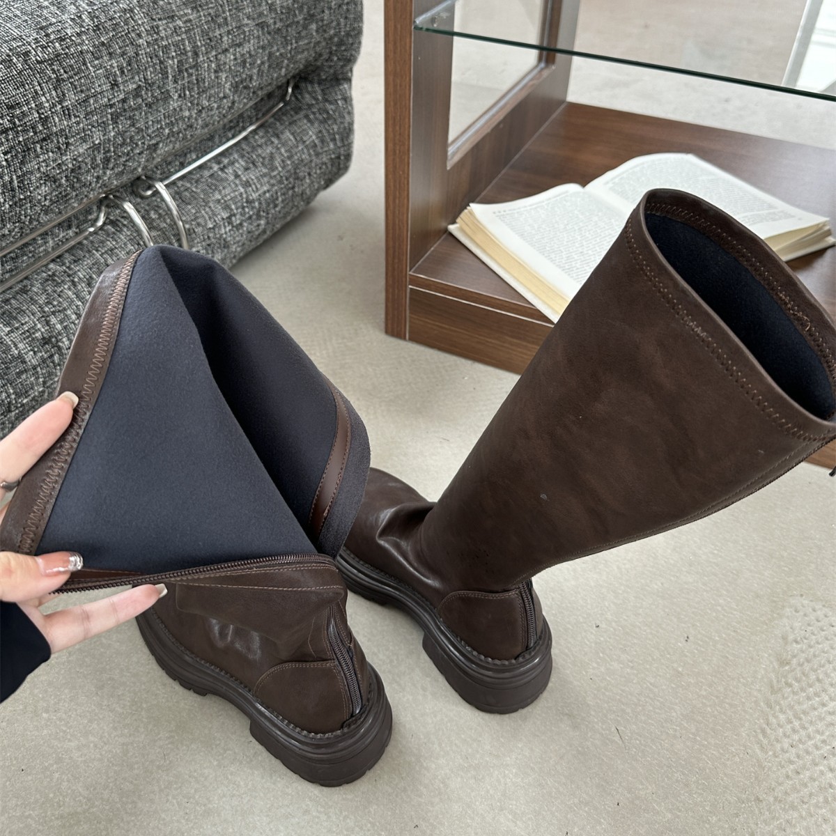 Nuevo estilo de otoño e invierno, botas de media pantorrilla con tacón grueso, punta redonda, plisadas y elásticas, botas de montar para mujer.