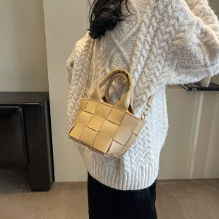 Autumn woven handheld shoulder bag, universal basket, one-shoulder bag, trend of season