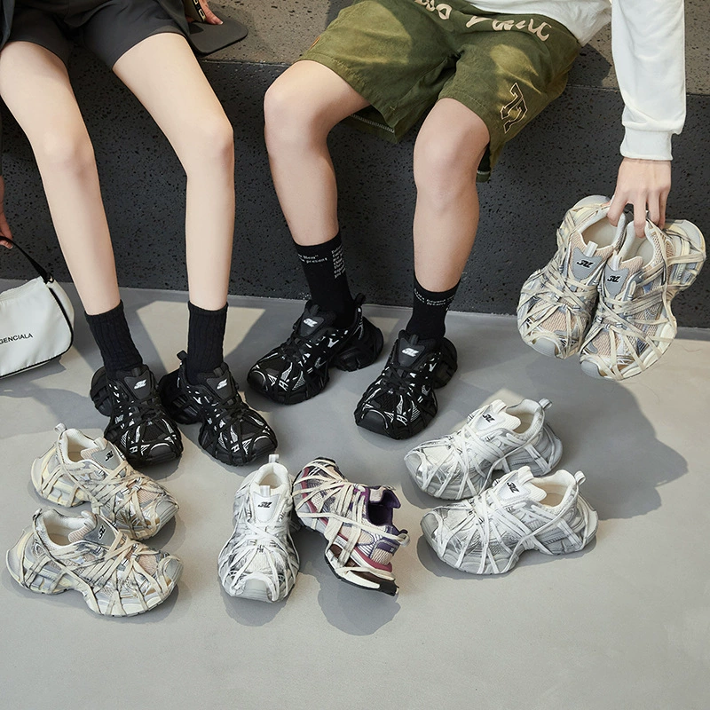 Десять поколений ремней в Париже