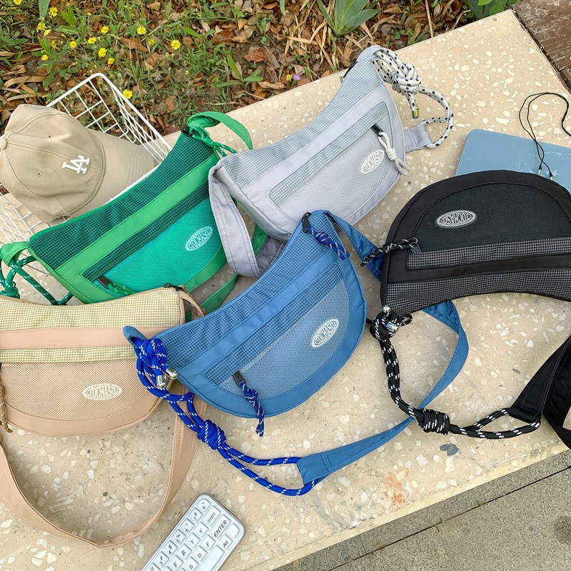 Versión coreana del hermoso bolso de hombro para niño pequeño, estilo occidental, letra de moda, bolso de mensajero para bebé, bolso deportivo para niños