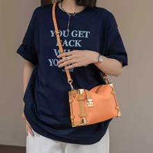 �^��ţƤSide trunk���Ӱ�Ů�r��б����������p����Ƥͨ�چμ��