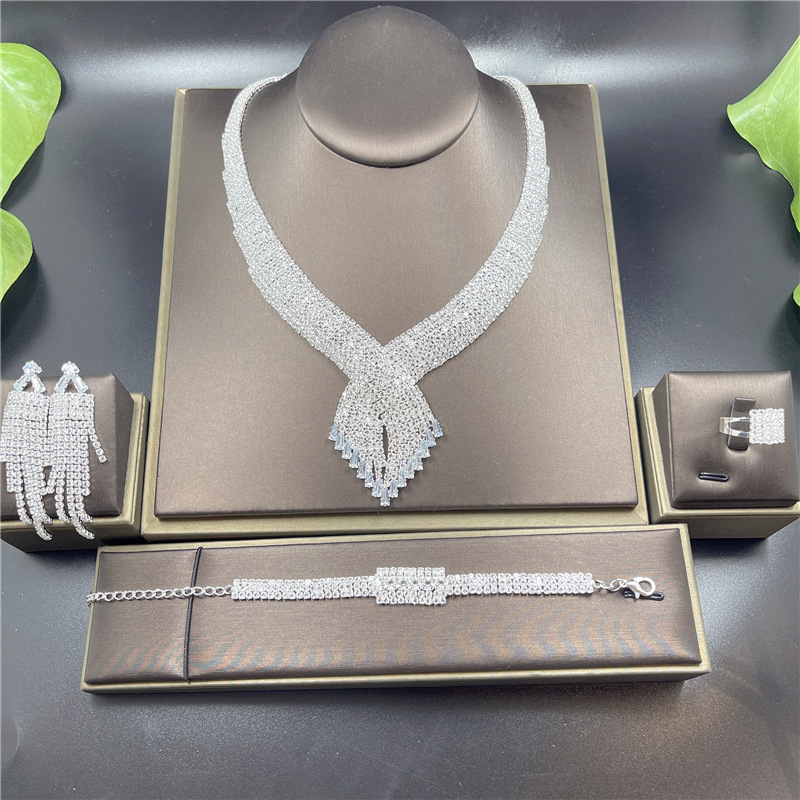 Luxury Rhinestone Necklace And Round Earrings Set For Bride_voghion.com
