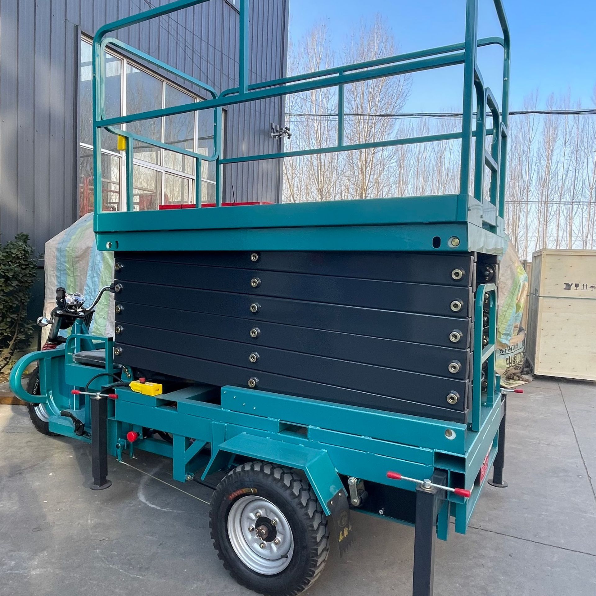 Electric Three-Wheel Lift Vehicle, Vehicle-Mounted Lifting Platform, High-Altitude Work Lift Platform, Hydraulic Three-Wheel Lift