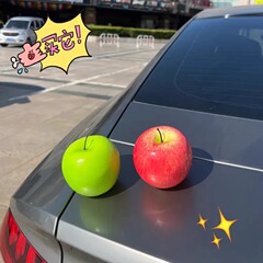 アップルの果物の車の置物をシミュレーションします。