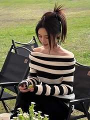 一字肩条纹长袖针织衫女早秋穿搭可外穿打底软糯毛衣露肩辣妹上衣