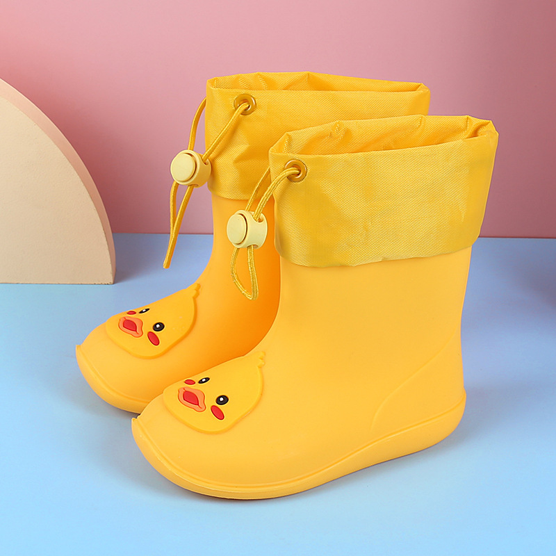 子供の束の口の雨の靴の卸売りの軽やかな小さい黄色のアヒルの雨の靴の中で小さい子供の防水は雨具の赤ちゃんの水の靴の女の子を外出します。|undefined