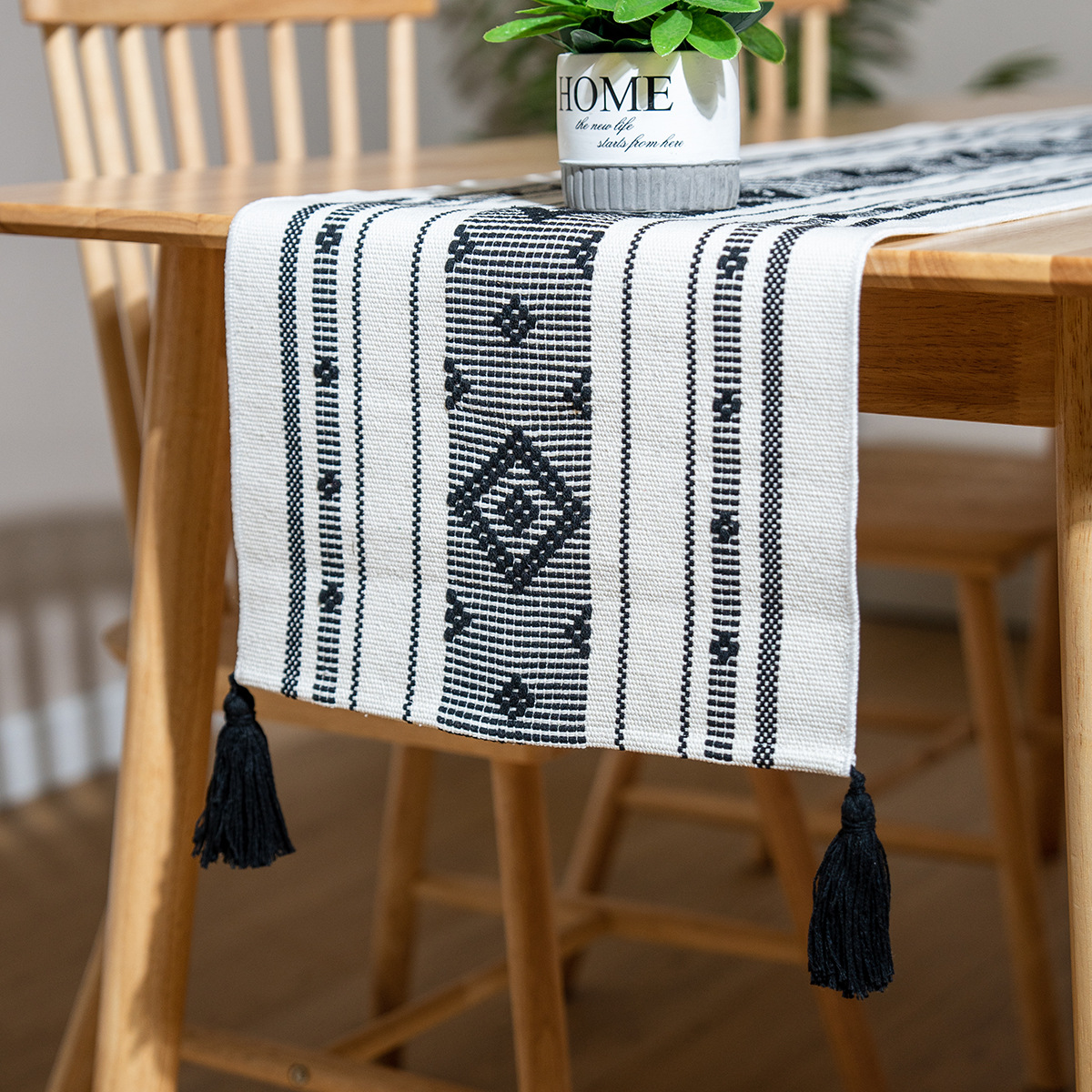 단일 다이아몬드 펜던트 테이블 러너-블랙