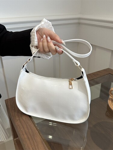 2025 New Simple Casual Underarm Women's Bag, Stylish and Refined Crossbody Small Square Handbag, Fashionable and Versatile Commute Shoulder Bag