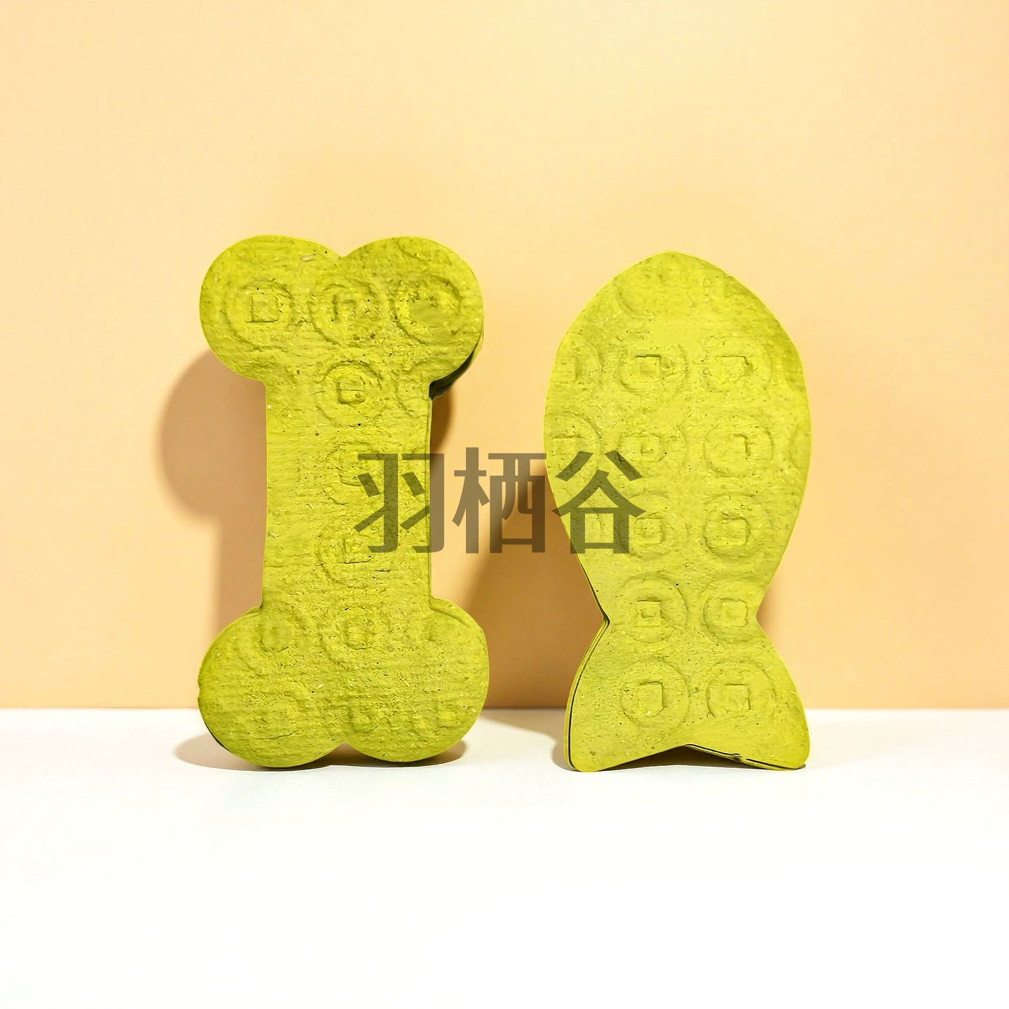 Домашние животные похоронены, котенок умирает, три или пять хвостов, семь умирают