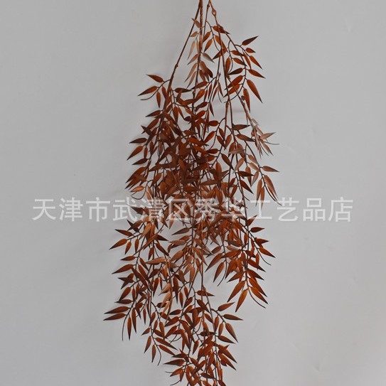 교수형 철 대나무 잎