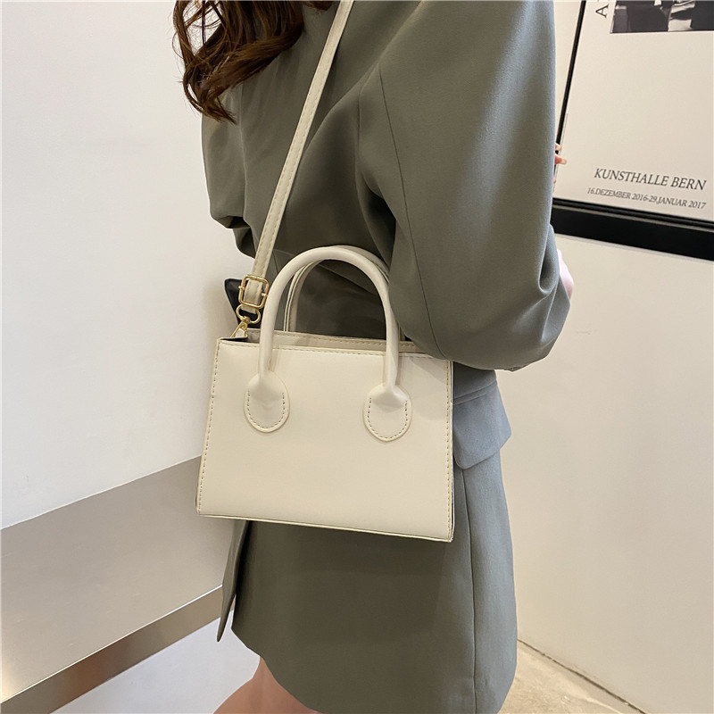 2024 primavera Nueva Bolsa cuadrada pequeña bolsa de estilo coreano de moda de este año de color sólido mini bolso de las mujeres