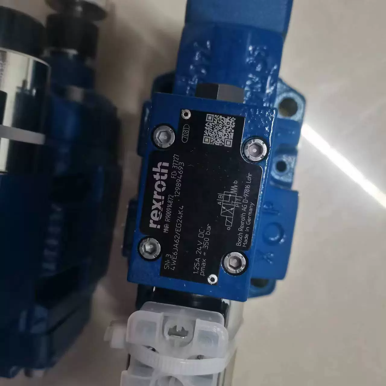 Немецкий пропорциональный распределительный клапан Rexroth R900207275 2FRM6B38-3X0.6QRVS023V, оригинал, теперь