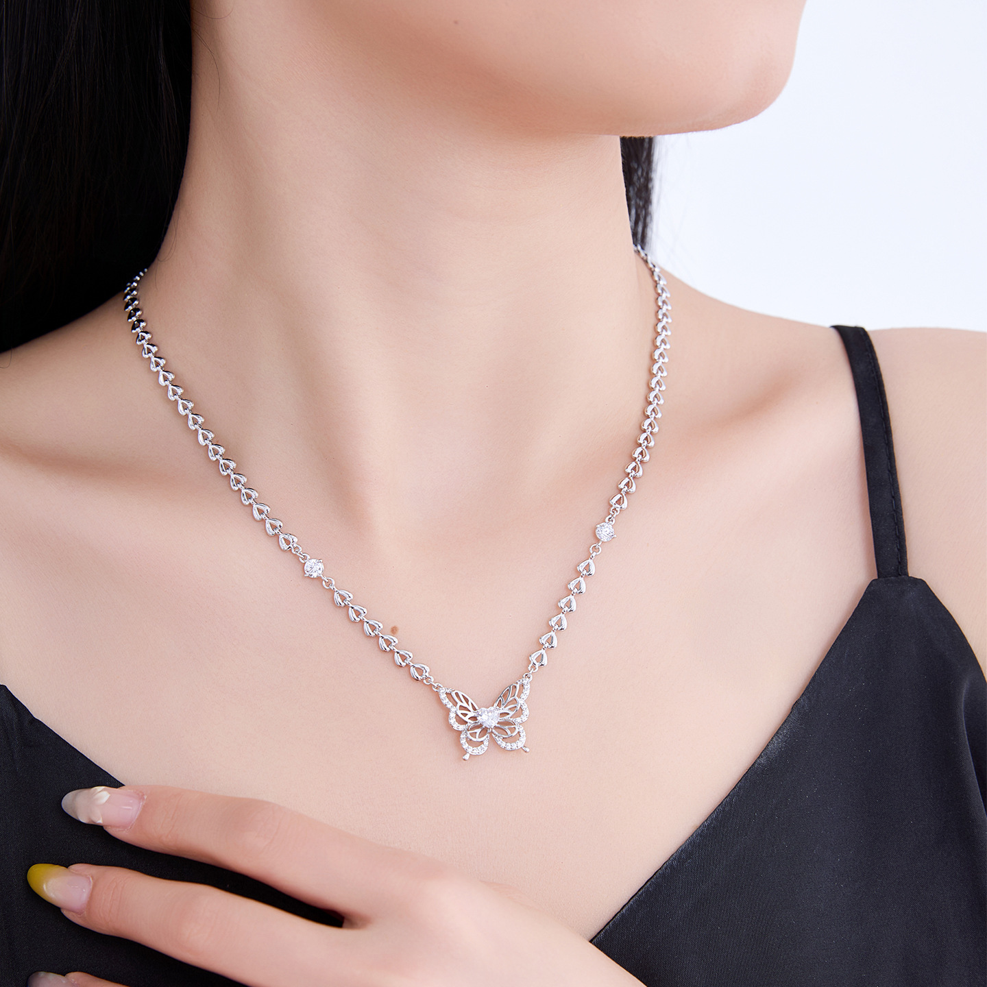 Xuping hueco mariposa nicho japonés estilo coreano cadena clavícula aleación de cobre verano suave simple lujoso temperamento ligero joyas para mujeres