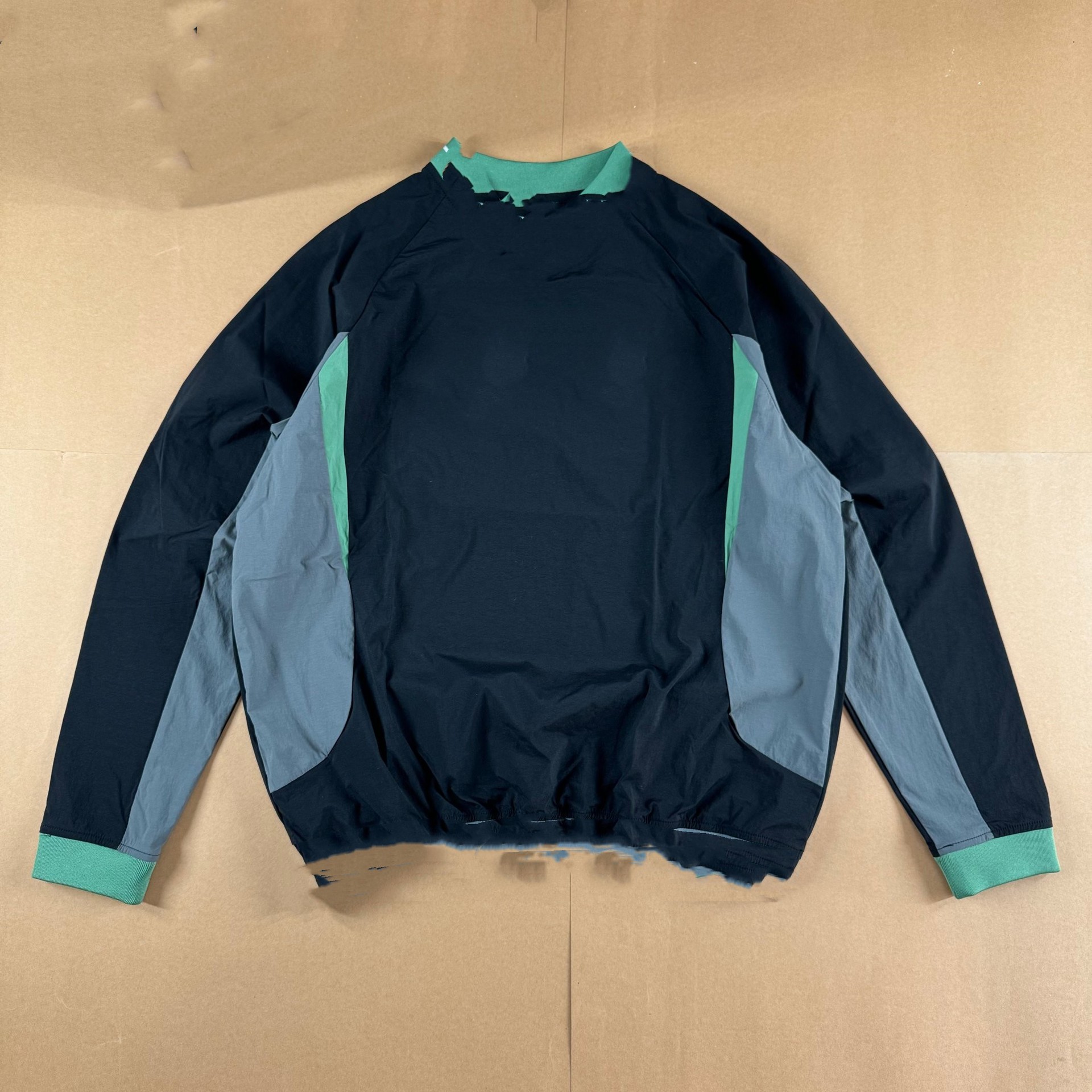 70209    New style hooded sweatshirt