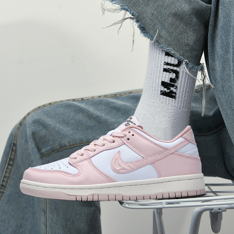 靴の女性の夏の通気性のAJの女性靴の莆田の規格品のaj1の女性靴の空軍の1号の女性の運動の低い板の靴|undefined