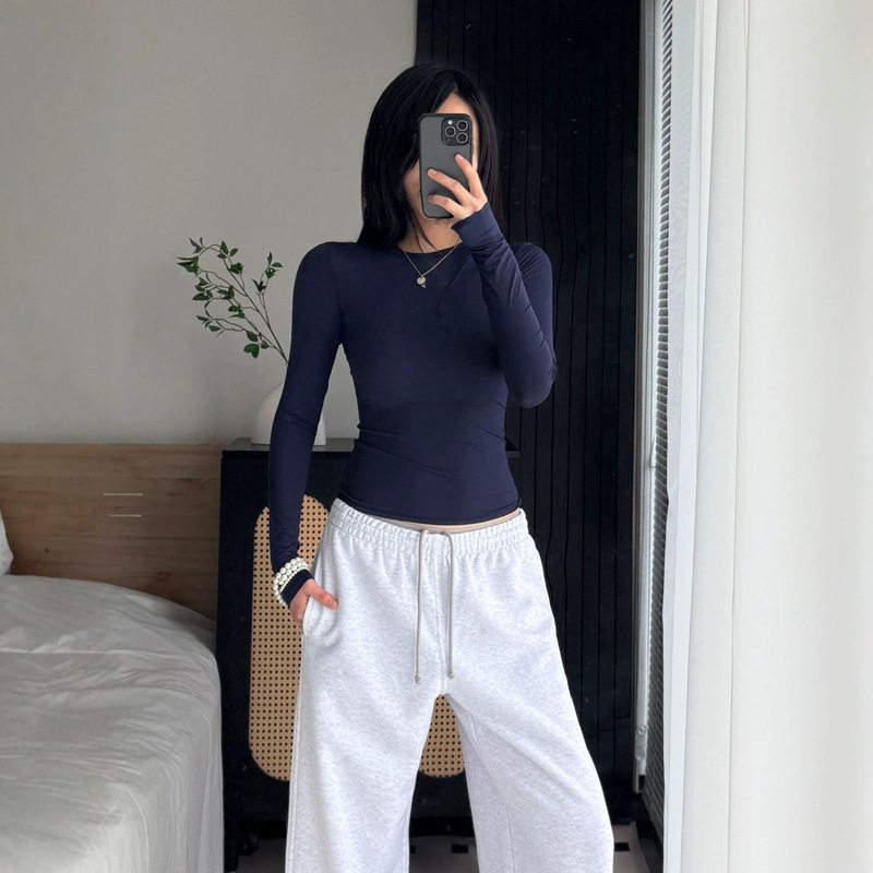 Skims Fits Everybody Women's Long-Sleeved T-Shirt, Versatile, Slim-Fitting, Sexy Top for Hot Girls