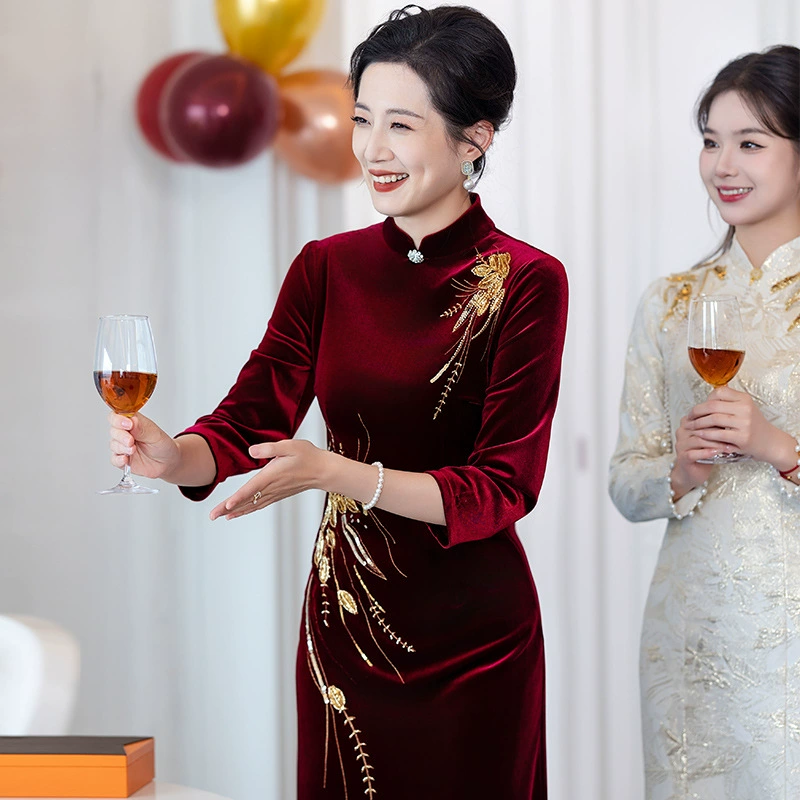 Свадебное банкетное платье для свекрови 2025 новый весенний улучшенный чонсам высокого класса бархат свадебный тяжелый