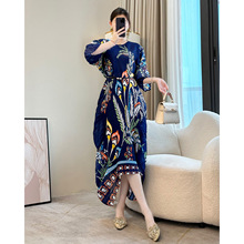 夏季三宅风新款皱褶连衣裙轻薄款中年妈妈宽松显瘦中长款印花裙子