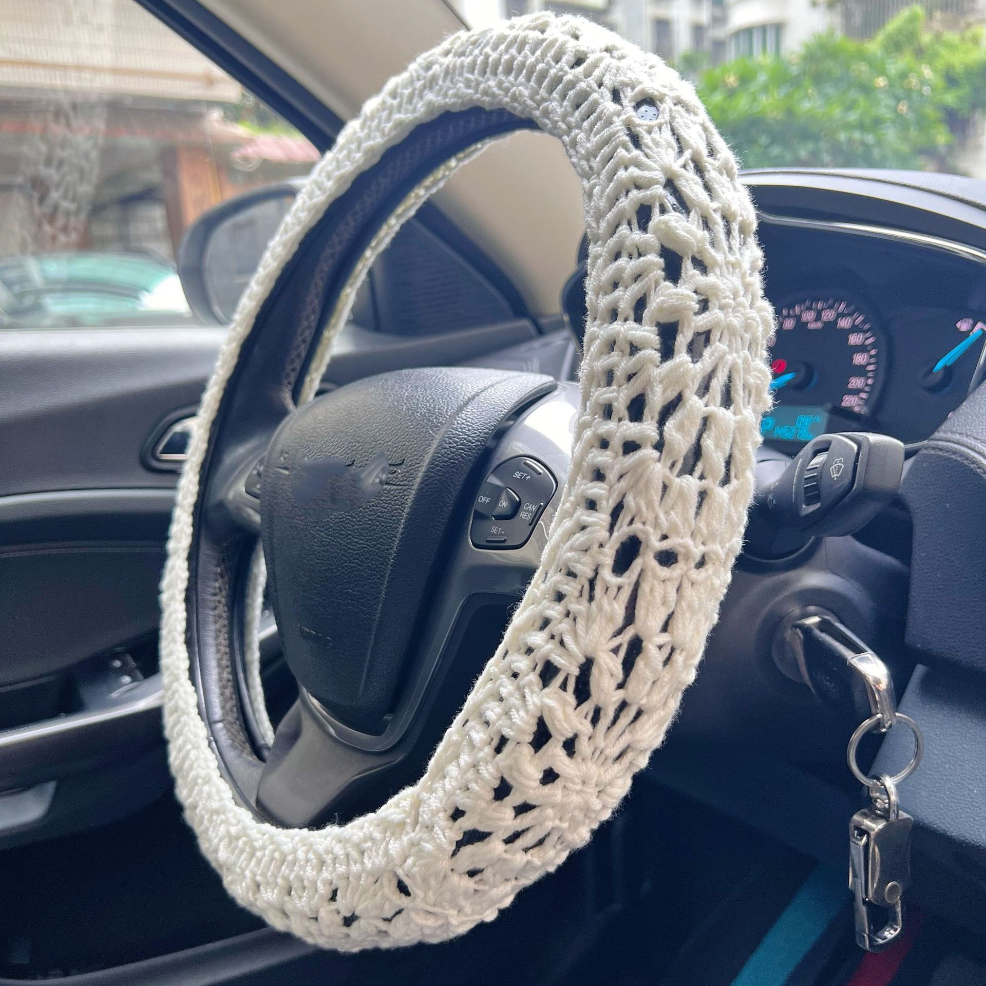 Car Steering Wheel Cover for Women, Universal Style, Elastic Hand-Crocheted, Milky White Small Flower Steering Wheel Decoration, Cross-Border