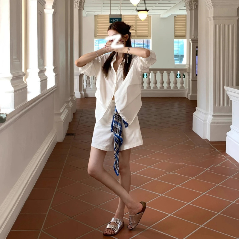 White Shirt That Can Be Styled in Various Ways, New Summer Style, Casual and Versatile, White Casual Shirt with Turn-Down Collar, Puff Sleeves, and Waist-Cinching Design White Shirt That Can Be Styled in Various Ways, New Summer Style, Casual and Versatile, White Casual Shirt with Turn-Down Collar, Puff Sleeves, and Waist-Cinching Design