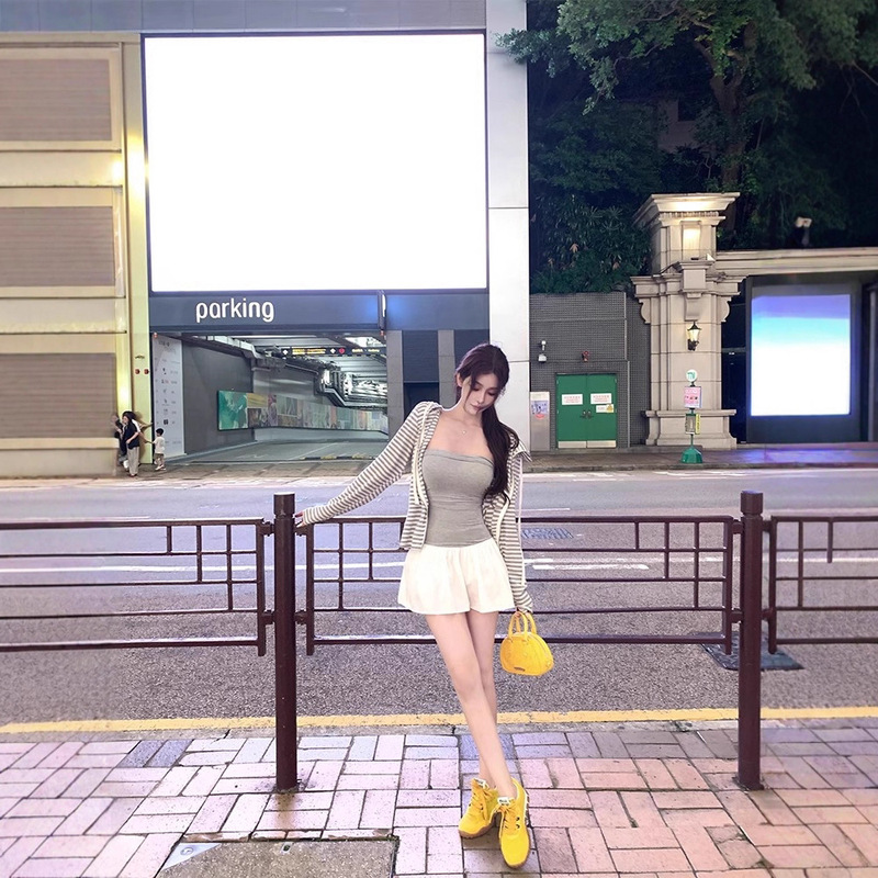 Han Yujia m1u25 ショーコントラストカラーステッチニットチューブトップスカート内蔵胸パッドとランタンレギンス|undefined