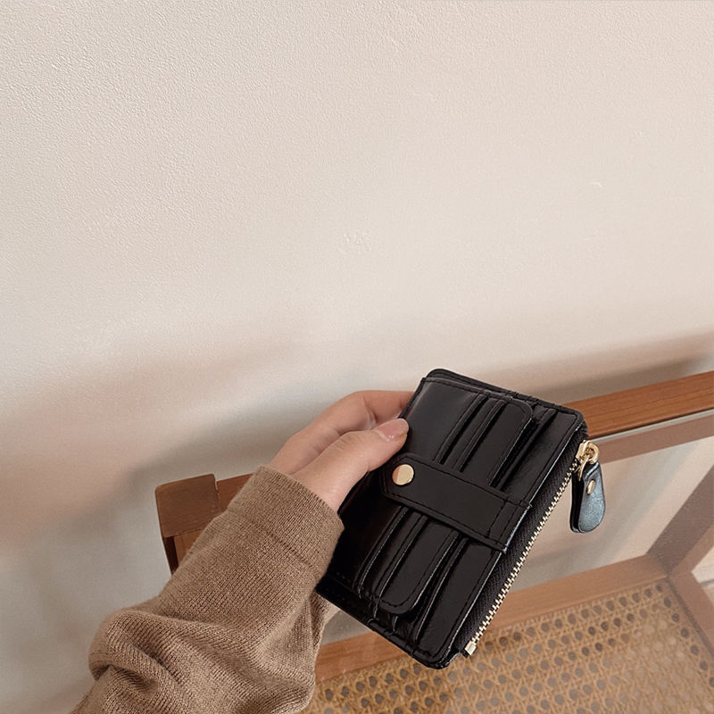 Cartera de dama pequeña y fresca, bolso de moda corto simple, bolso de hebilla magnética coreano universal, bolso de mano popular