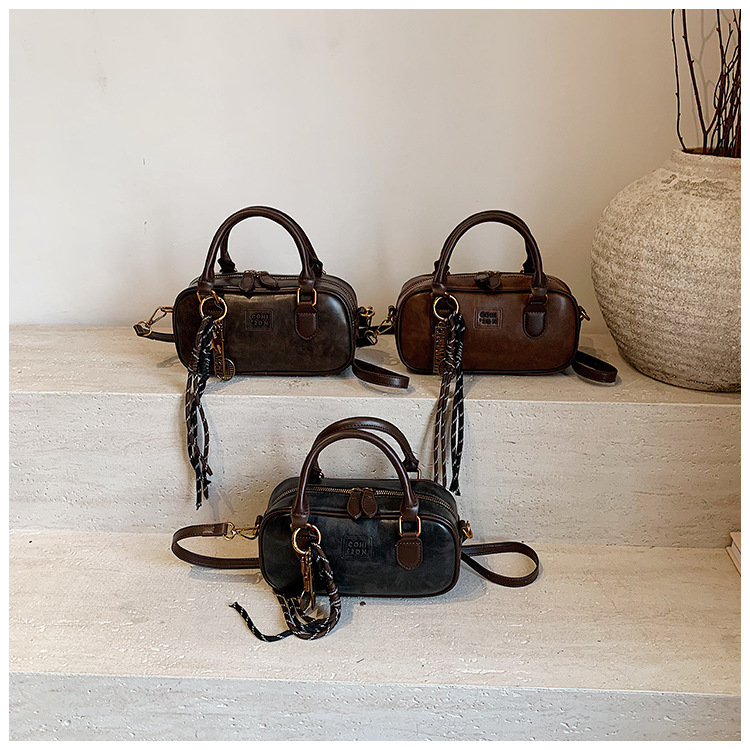 2024 New fashion bags for women, autumn and winter style, simple and fashionable work commute bag, retro single-shoulder underarm bag for women undefined