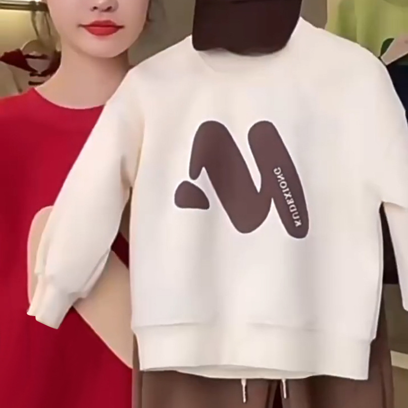 En stock 2023 nueva ropa roja para padres e hijos Otoño e Invierno suéter de cuello redondo una familia de tres bocas ropa de cuatro bocas todo a juego decoración del hogar completo