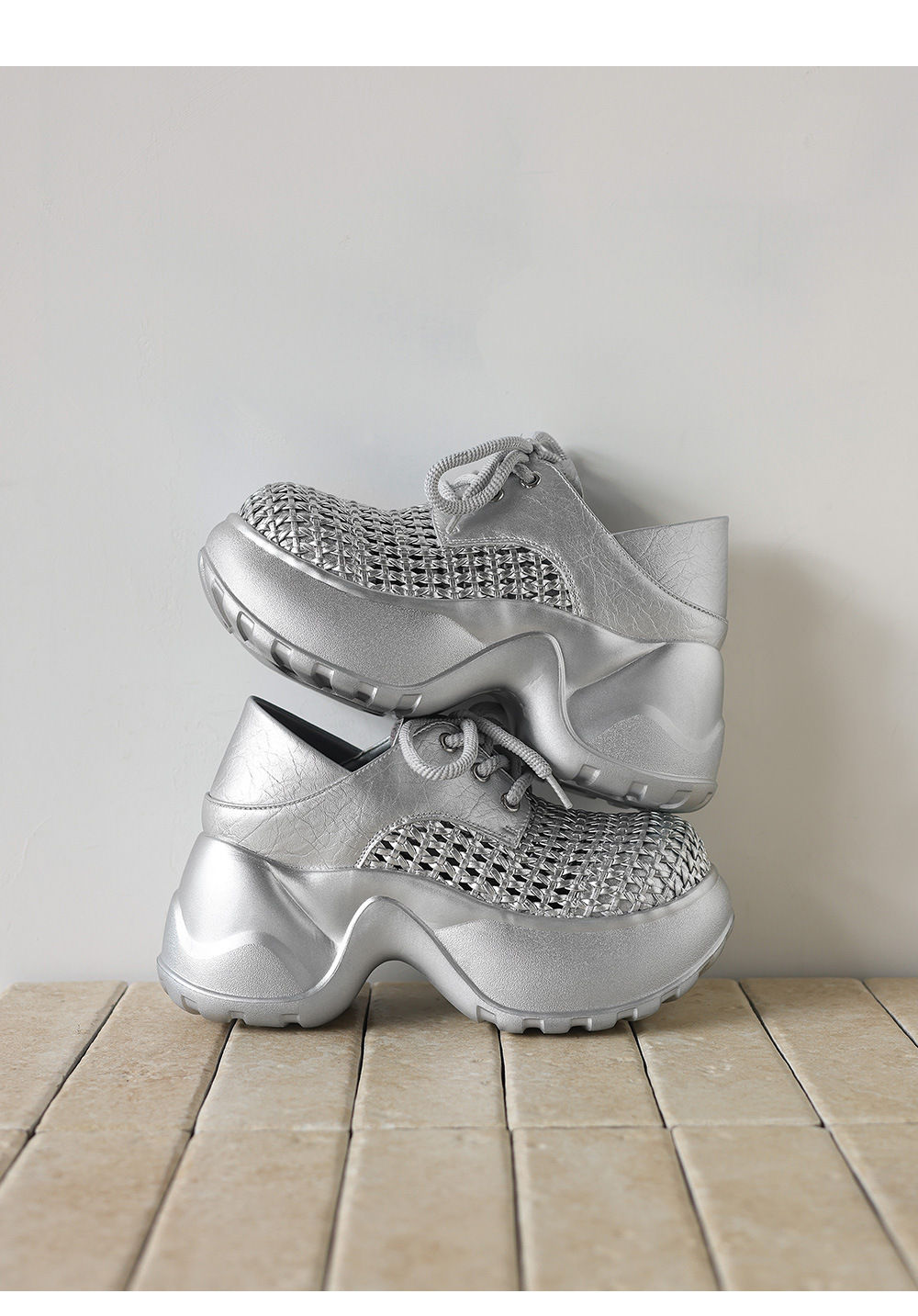 Giày sneaker nữ chunky đế dày 8cm, kiểu dáng lỗ thoáng khí, phối màu bạc — màu đen, bạc chi tiết 11