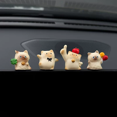 Creative cat car dashboard decoration, cute figurine for car center console screen, small ornament for computer screen for women (Sürətlər qutusu və əl tormozu başlıqları) - four-leaf-bell-cat-hugging-cute-kitten-awesome-cute-kitten-cat-holding-a-balloon-ornament-4