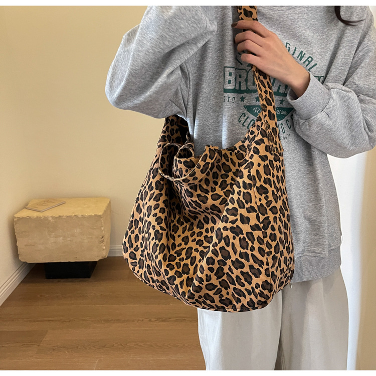 262g Weight Polyester Lining Material Zipper Closure Type Single Shoulder Strap Strap Type Tote Bag Bags Type Daily, Street Occasion Leopard Pattern All Seasons Season Women's Gender Streetwear Style Square Shape Large Size Women's Large Cloth Leopard Streetwear Zipper Tote Bag 10