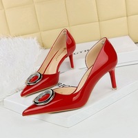638-AK61 style banquet women's shoes, high heels, shallow mouth, pointed toe, patent leather, side hollowed out circular rhinestone buckle single shoe