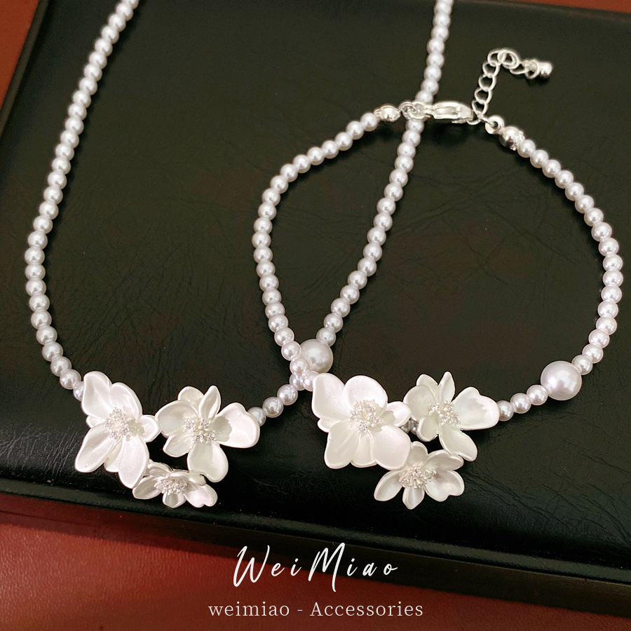 Collar de perlas de flores de zircón de lujo ligero nicho clavícula simple temperamento elegante conjunto de joyería de alta calidad