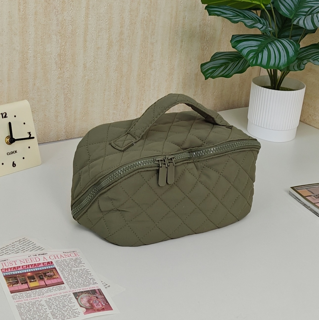 Bolsos de maquillaje portátiles acolchados de gran capacidad, bolsos de baño portátiles para salir, bolsos de almacenamiento de cosméticos, bolsos de viaje personalizables image 9