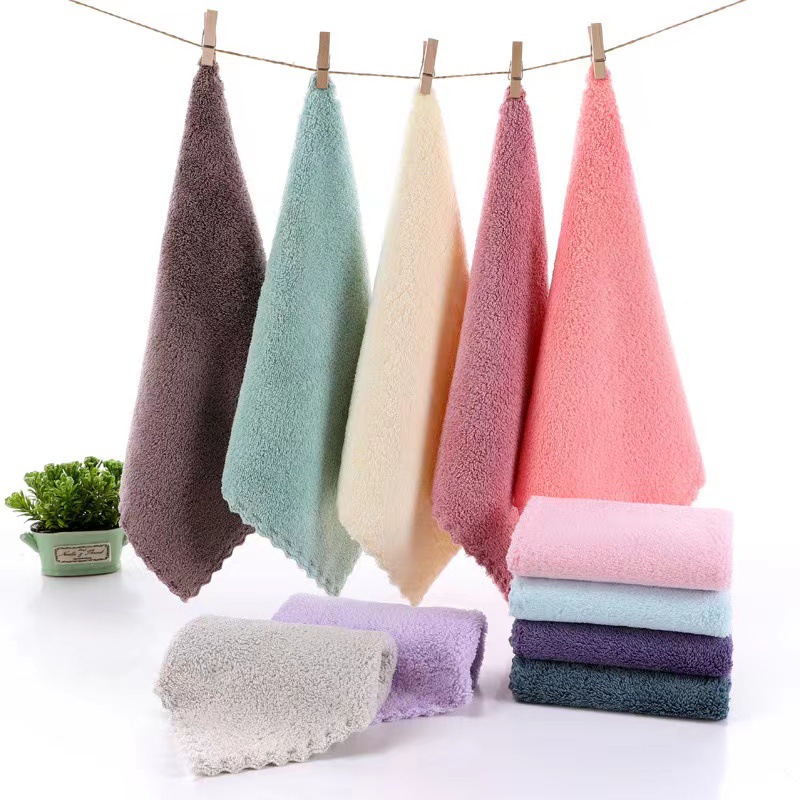 무작위로 배포되는 작은 사각형 스카프