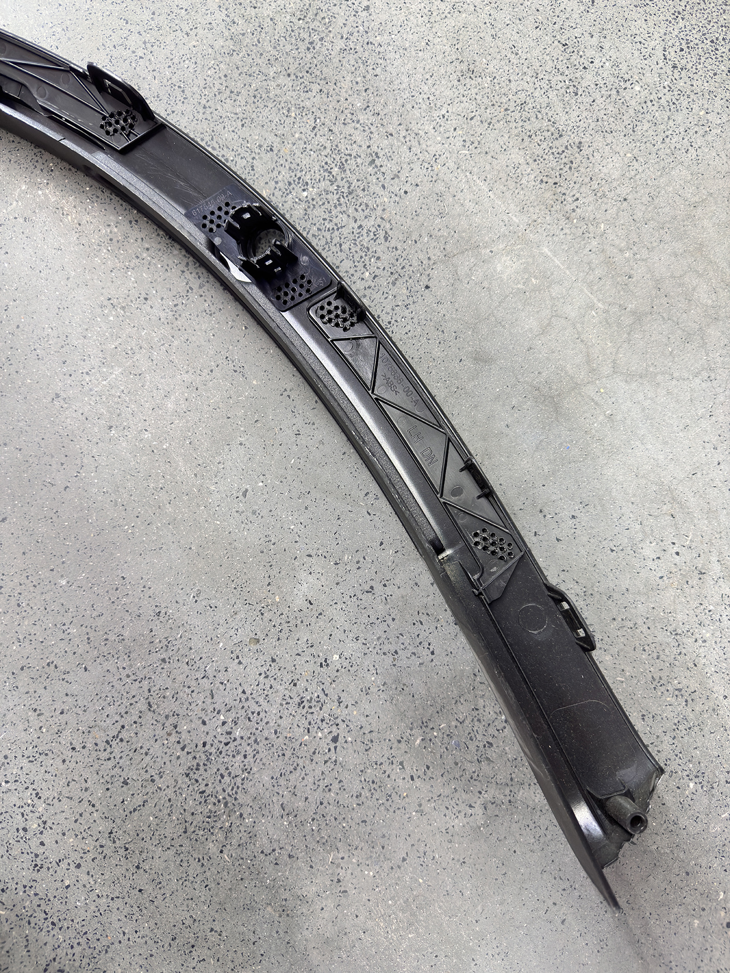 Suitable for Tesla Model X: front and rear wheel arch trim, left and right wheel fender protectors, and mudguard decorative strips