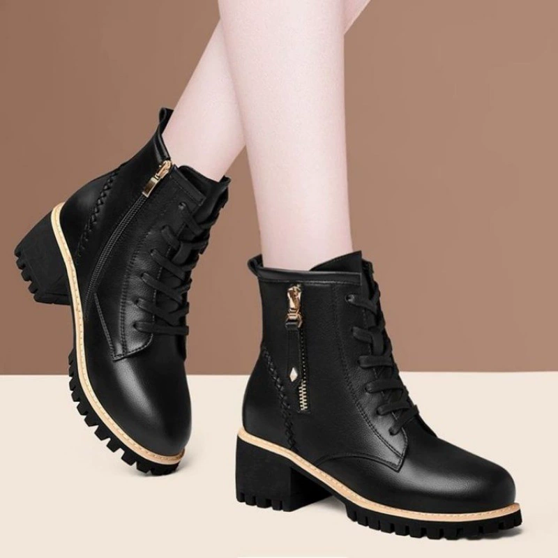 Полусапожки (Martens), стройное голенище, низкая платформа и устойчивый каблук, средняя высота, осень 2023