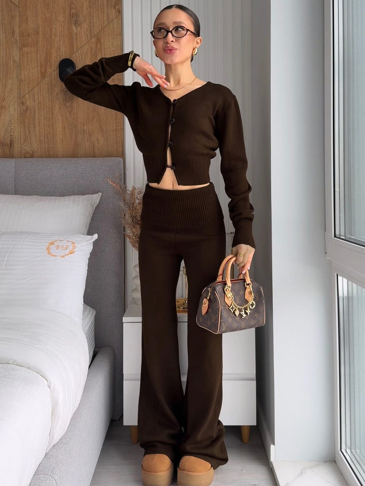 Bộ hai món nữ gồm áo khoác cardigan dệt kim dáng ngắn cổ chữ V và quần ống rộng cạp cao — Màu cà phê, Màu hồng, Màu trắng, Màu xanh dương chi tiết 14