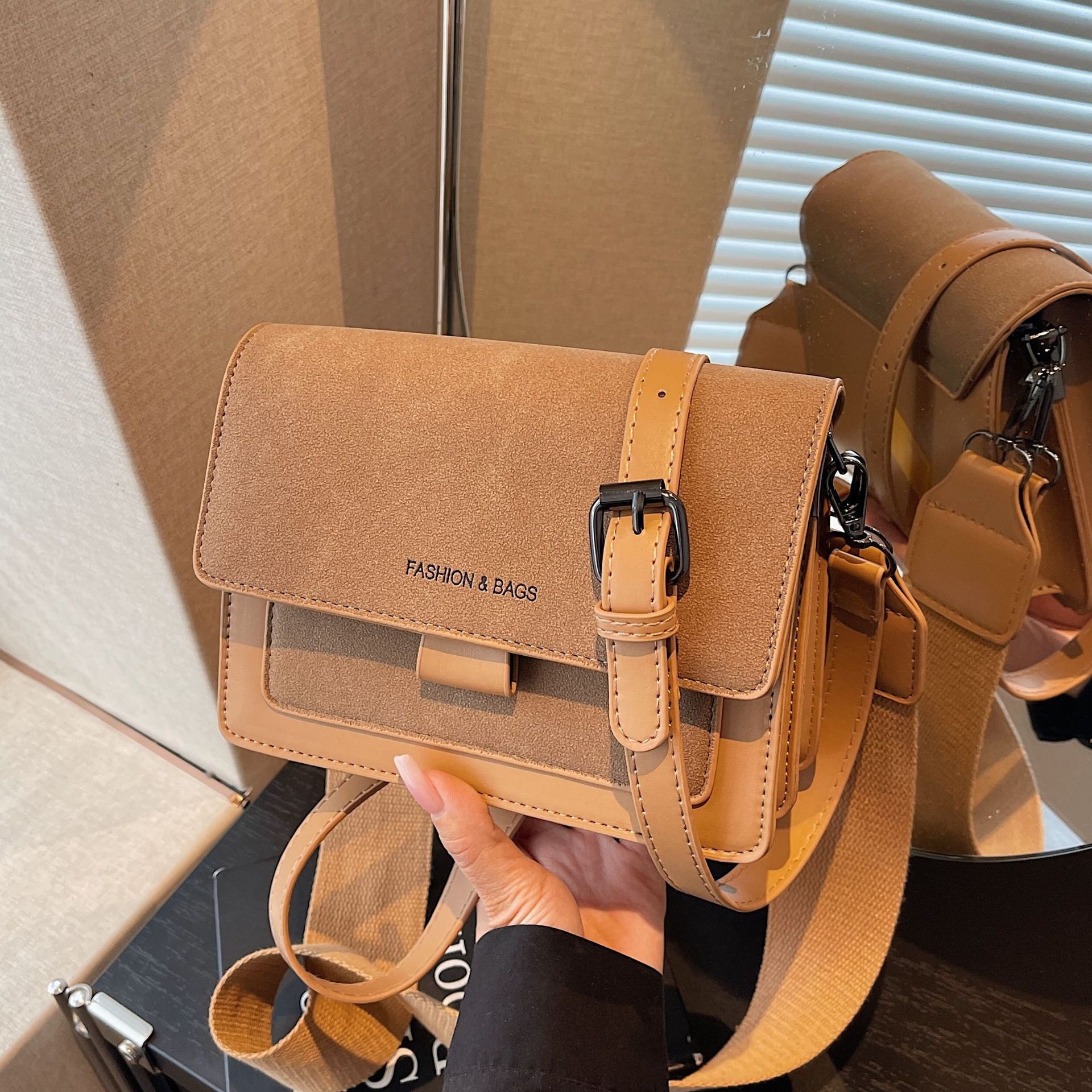 2025 New Korean Style Textured Small Bag for Women, Small Square Bag with Wide Shoulder Strap, Fashionable and Versatile Shoulder and Crossbody Bag